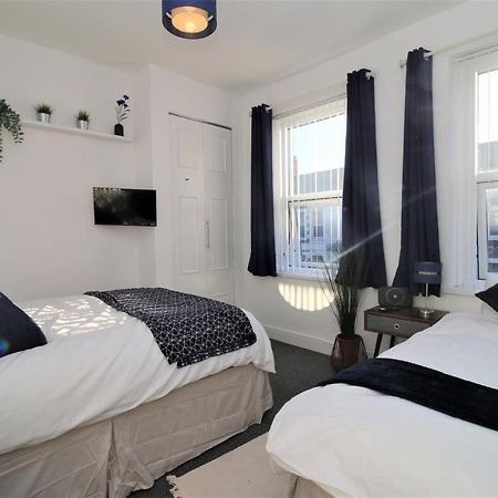 Three Bedroom Townhouse - Free Local Parking - By Property Promise Cardiff Esterno foto