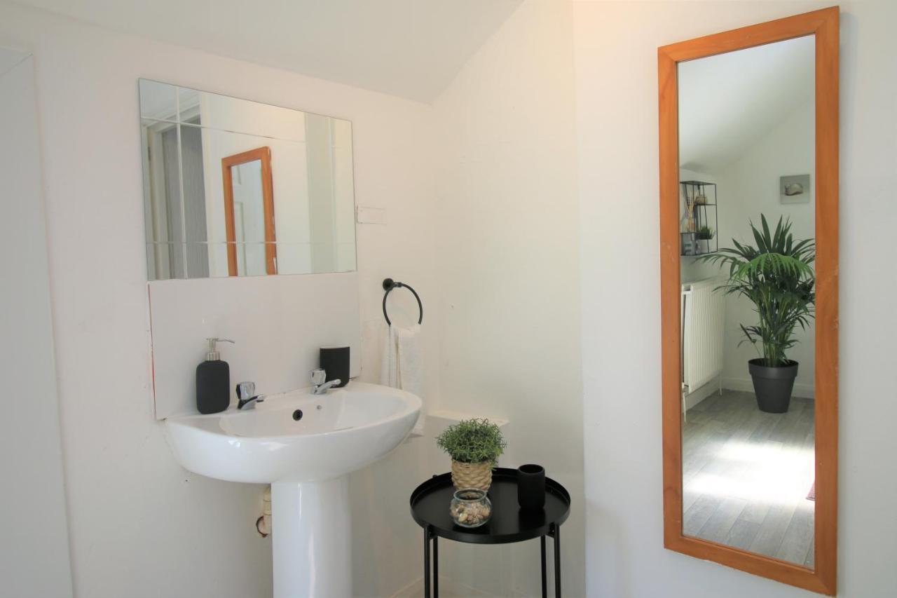 Three Bedroom Townhouse - Free Local Parking - By Property Promise Cardiff Esterno foto