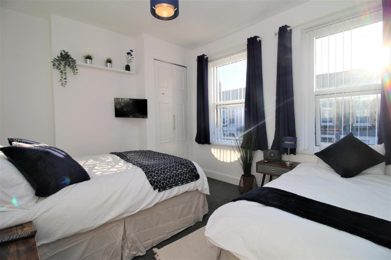Three Bedroom Townhouse - Free Local Parking - By Property Promise Cardiff Esterno foto