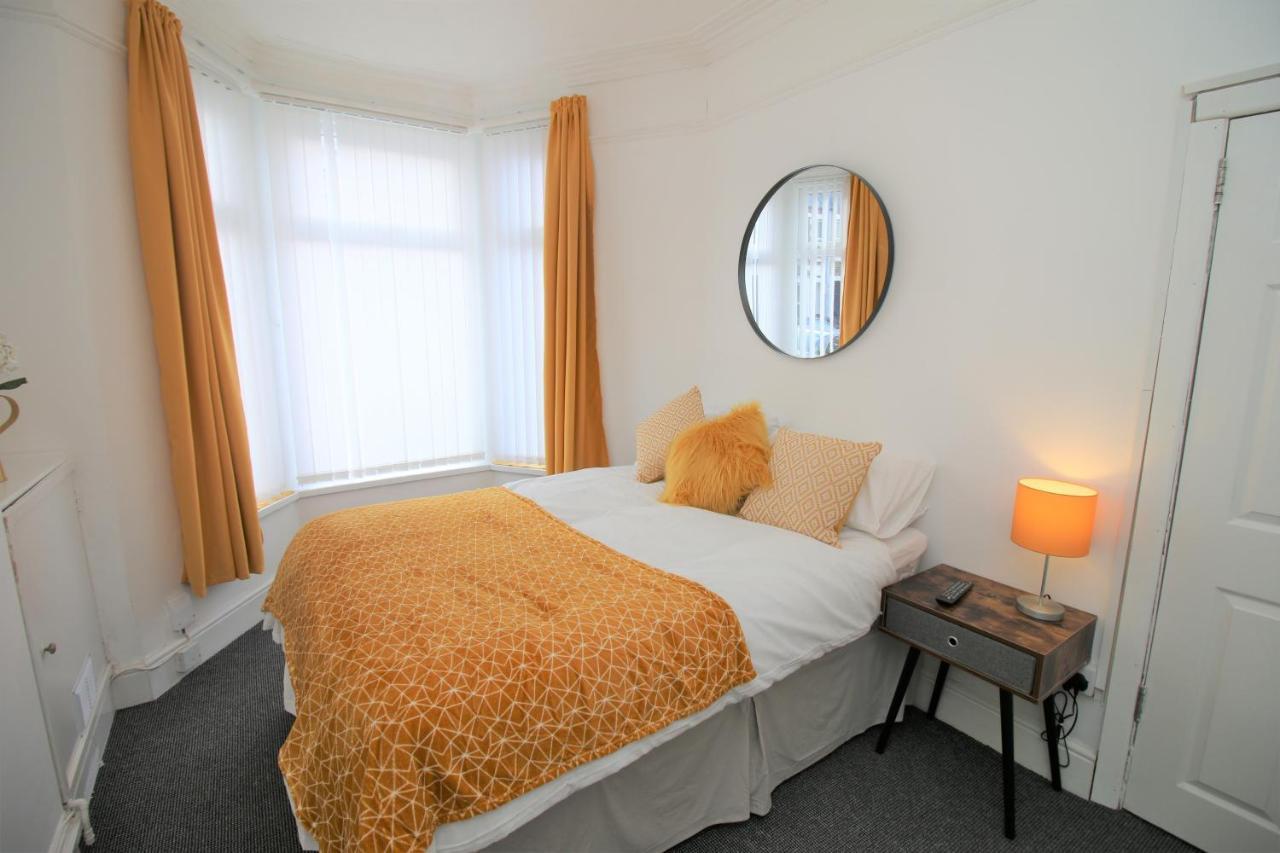 Three Bedroom Townhouse - Free Local Parking - By Property Promise Cardiff Esterno foto