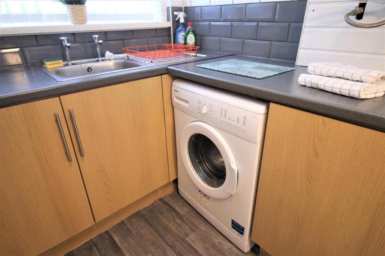 Three Bedroom Townhouse - Free Local Parking - By Property Promise Cardiff Esterno foto
