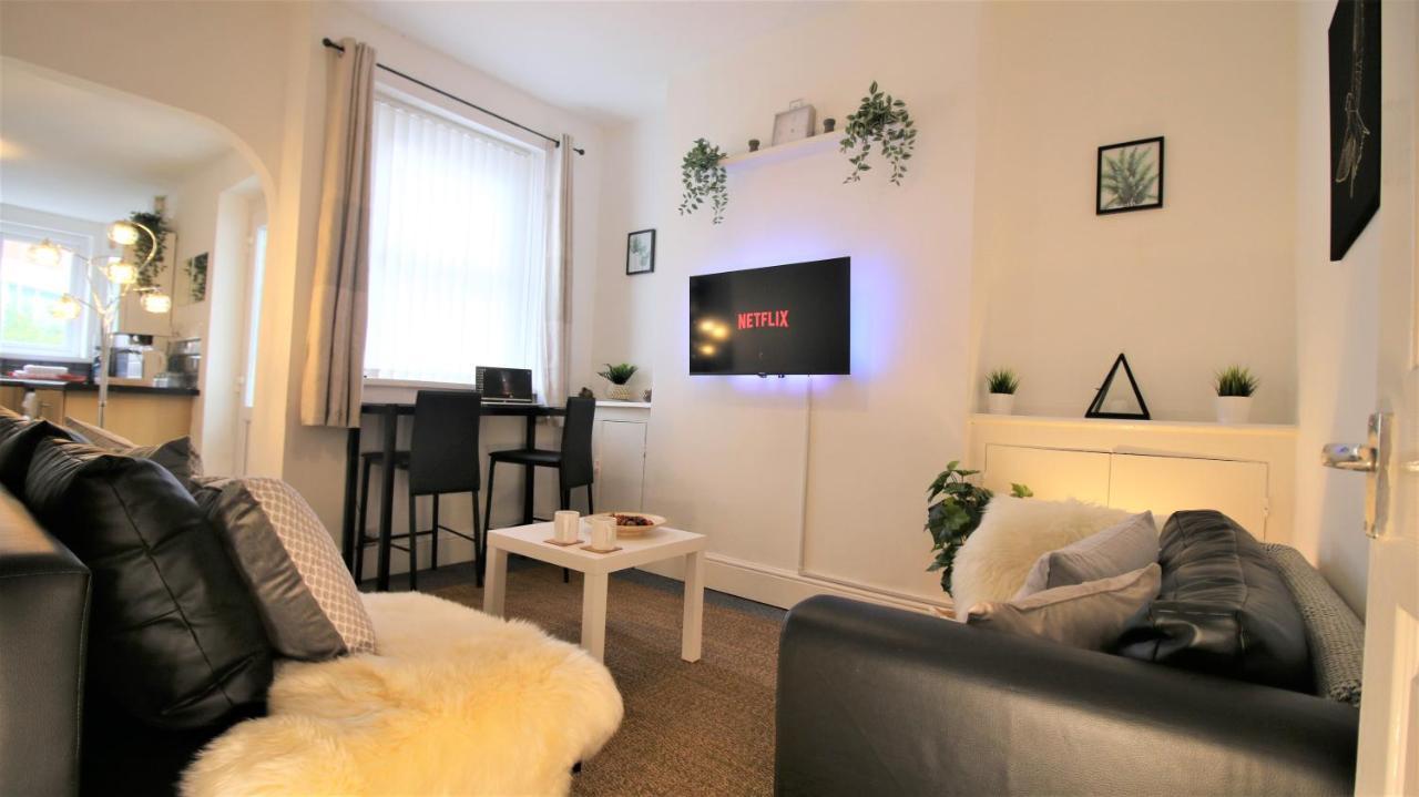 Three Bedroom Townhouse - Free Local Parking - By Property Promise Cardiff Esterno foto