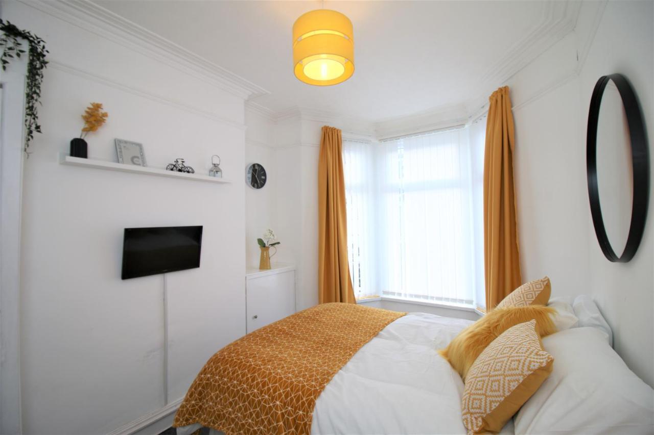 Three Bedroom Townhouse - Free Local Parking - By Property Promise Cardiff Esterno foto