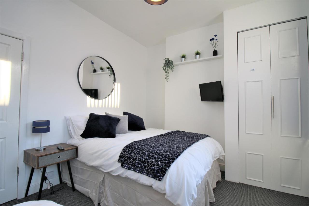 Three Bedroom Townhouse - Free Local Parking - By Property Promise Cardiff Esterno foto
