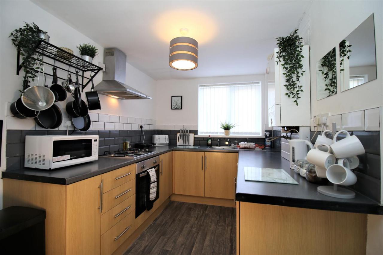 Three Bedroom Townhouse - Free Local Parking - By Property Promise Cardiff Esterno foto