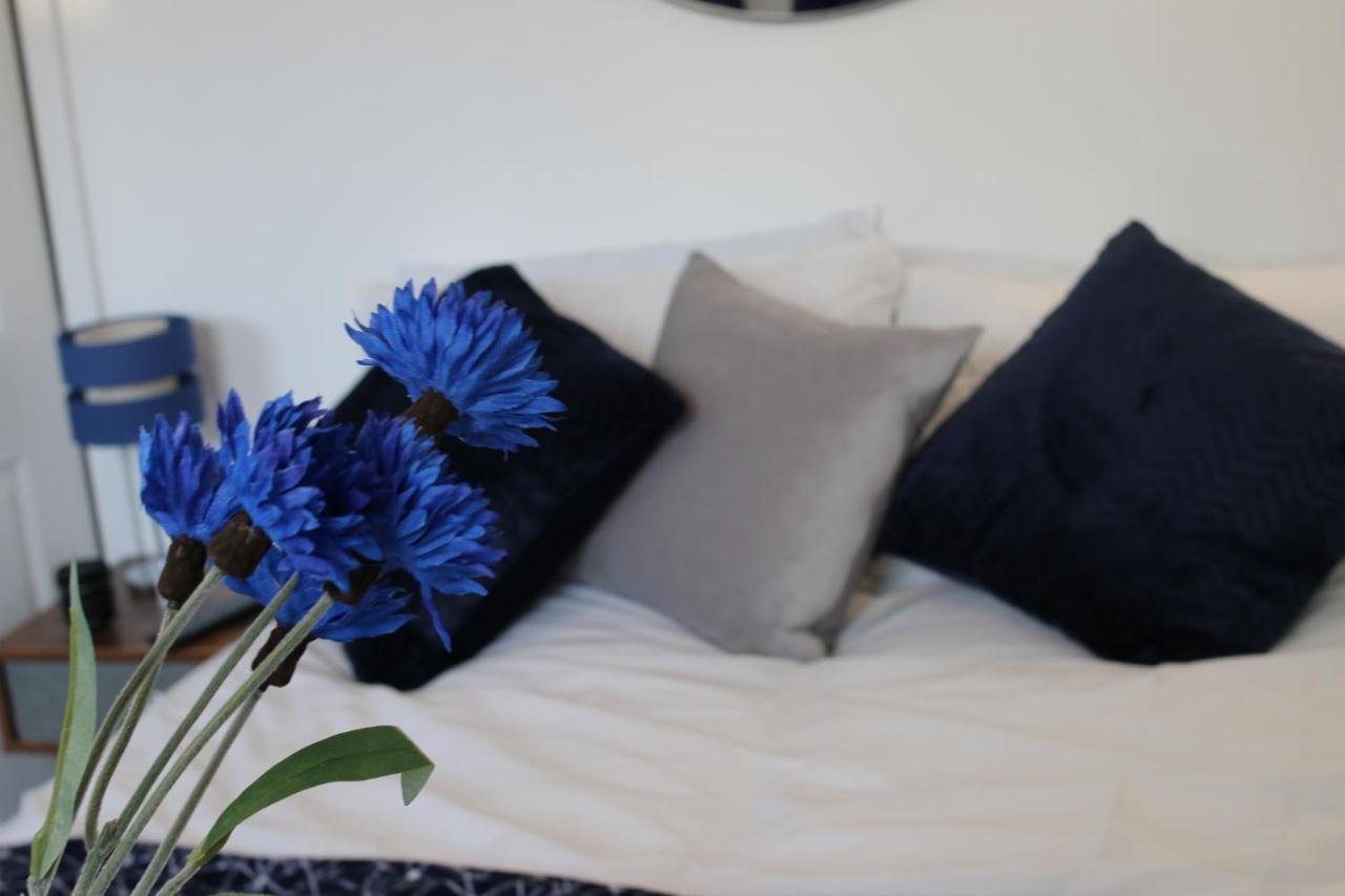 Three Bedroom Townhouse - Free Local Parking - By Property Promise Cardiff Esterno foto
