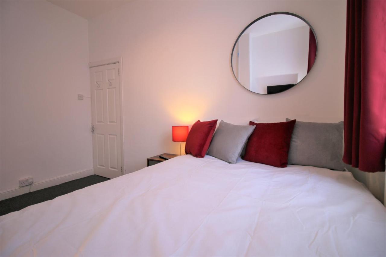 Three Bedroom Townhouse - Free Local Parking - By Property Promise Cardiff Esterno foto