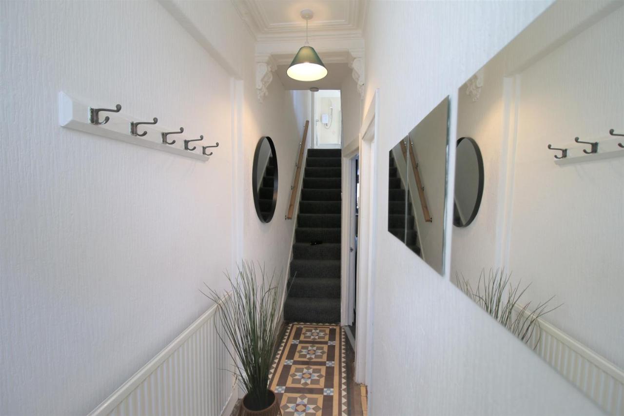 Three Bedroom Townhouse - Free Local Parking - By Property Promise Cardiff Esterno foto