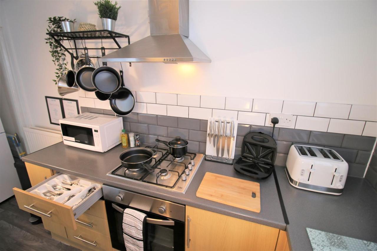 Three Bedroom Townhouse - Free Local Parking - By Property Promise Cardiff Esterno foto