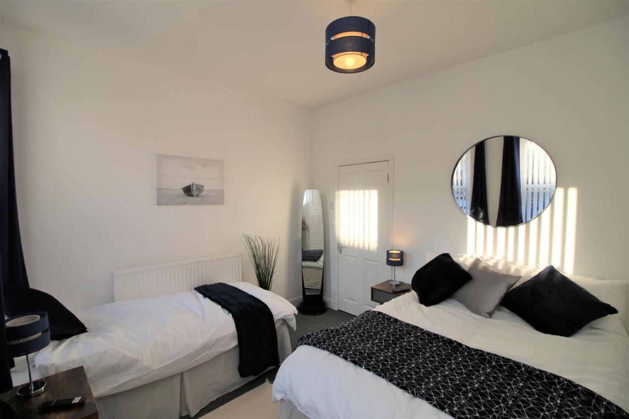 Three Bedroom Townhouse - Free Local Parking - By Property Promise Cardiff Esterno foto